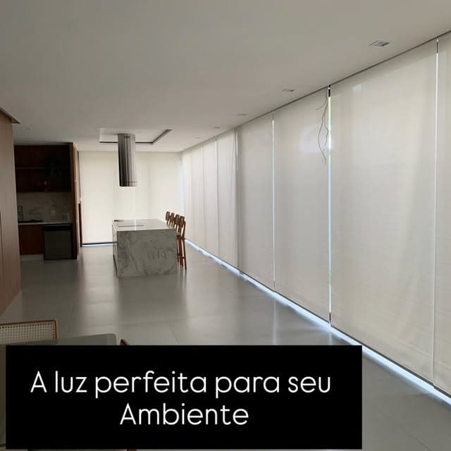 Persiana Rolô Screen instalada pela Linea — Sala integrada